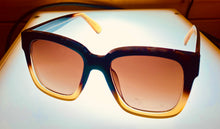 Load image into Gallery viewer, Lucky Brand Unisex Oversized Square Plastic Sunglass Sycamore, Brown Yellow Gradient
